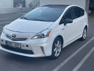 Toyota Prius v foto 3