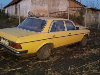 Mercedes-Benz W123 foto 1