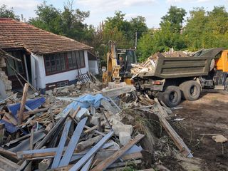 Servicii  bobcat + kamaz + buldoexcavator, demolare si evacuare. foto 9