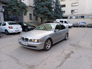 BMW 5 Series foto 2