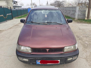 Mitsubishi Space Wagon foto 3