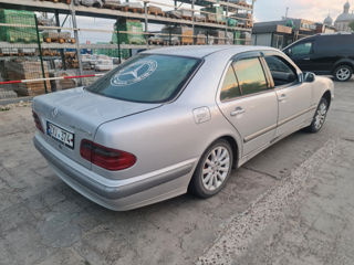 Mercedes E-Class foto 3