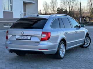 Skoda Superb foto 2