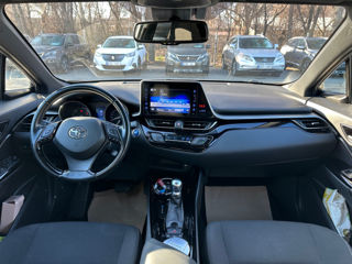 Toyota C-HR foto 10