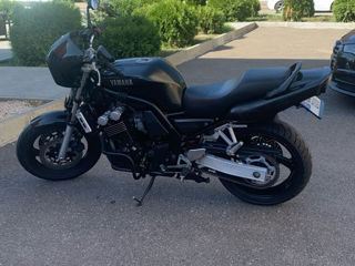 Yamaha FZS-600 foto 3