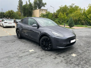 Tesla Model Y foto 2