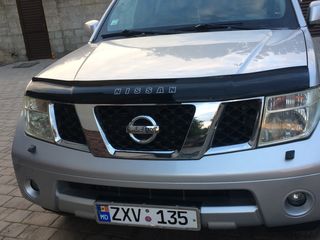 Nissan Pathfinder foto 1