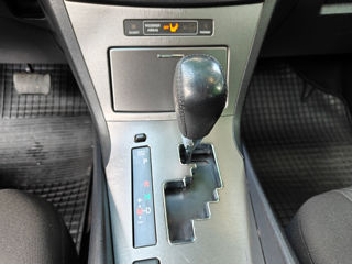 Toyota Avensis фото 9