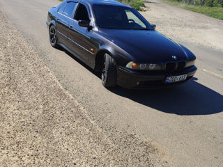 BMW 5 Series foto 2