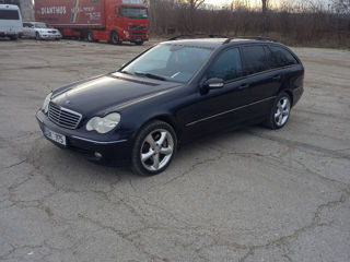 Mercedes C-Class foto 2