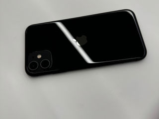 Vând iPhone 11 black  64 gb dual sim