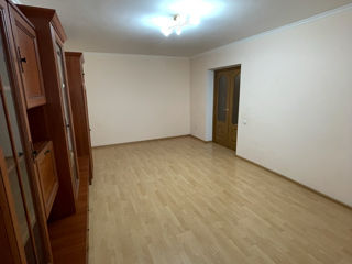 Apartament cu 2 camere, 70 m², Botanica, Chișinău foto 2