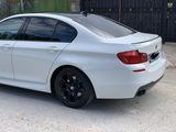 BMW 5 Series foto 4