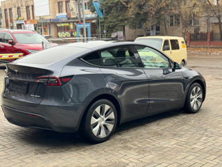 Tesla Model Y foto 11