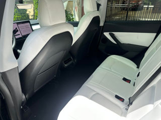 Tesla Model Y foto 9