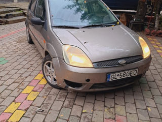 Ford Fiesta foto 1