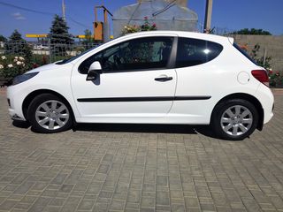 Peugeot 207 foto 1