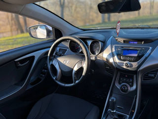 Hyundai Elantra foto 5