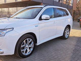 Mitsubishi Outlander foto 2