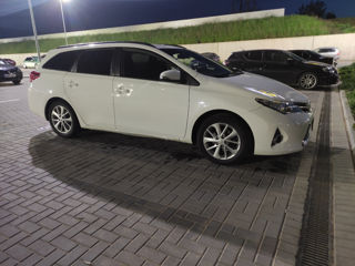 Toyota Auris фото 6