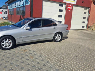 Mercedes C-Class foto 3