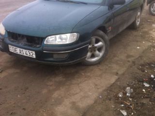 Opel Omega foto 2