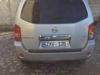 Nissan Pathfinder foto 4