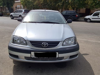 Toyota Avensis foto 2