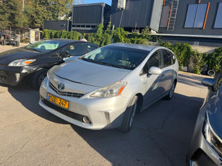 Toyota Prius v, 2012