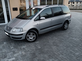 Volkswagen Sharan foto 2