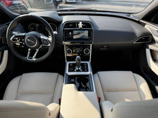 Jaguar XE фото 3