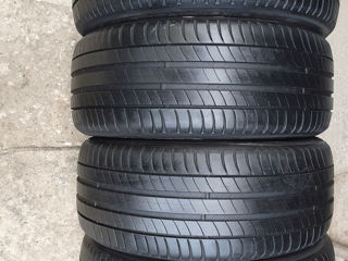 215/65/ R17- MICHELIN.