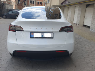 Tesla Model Y foto 6