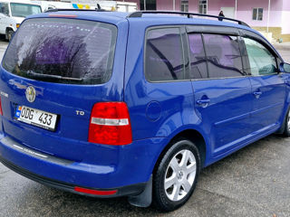 Volkswagen Touran foto 5