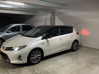 Toyota Auris foto 1