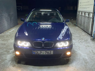 BMW 5 Series foto 2