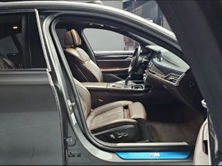 BMW 7 Series foto 10