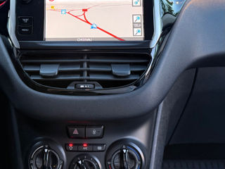 Peugeot 208 фото 6