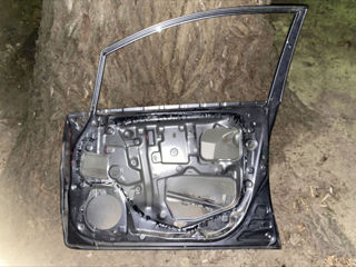 Toyota Auris 2007 - 2012 нуждается в ремонте, дверь, окно, петли, ни одна деталь не имеет ржавчины. фото 1