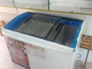 Se vind 2 vitrine frigoridice si un congelator, se afla la Ocnita. Продаются 2 холодильные витрины. foto 4