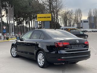 Volkswagen Jetta foto 9