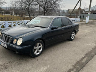 Mercedes E-Class foto 8