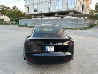 Tesla Model 3 foto 3