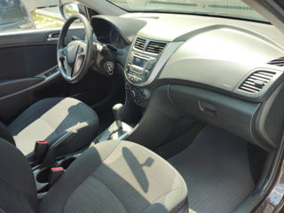 Hyundai Solaris foto 8