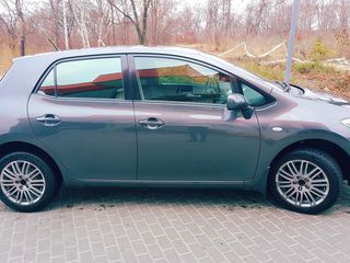 Toyota Auris foto 1