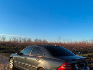 Mercedes C-Class foto 2