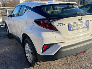 Toyota C-HR foto 2