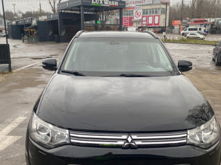 Mitsubishi Outlander foto 2