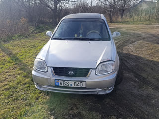 Hyundai Accent foto 2