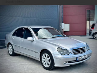 Mercedes C-Class foto 2